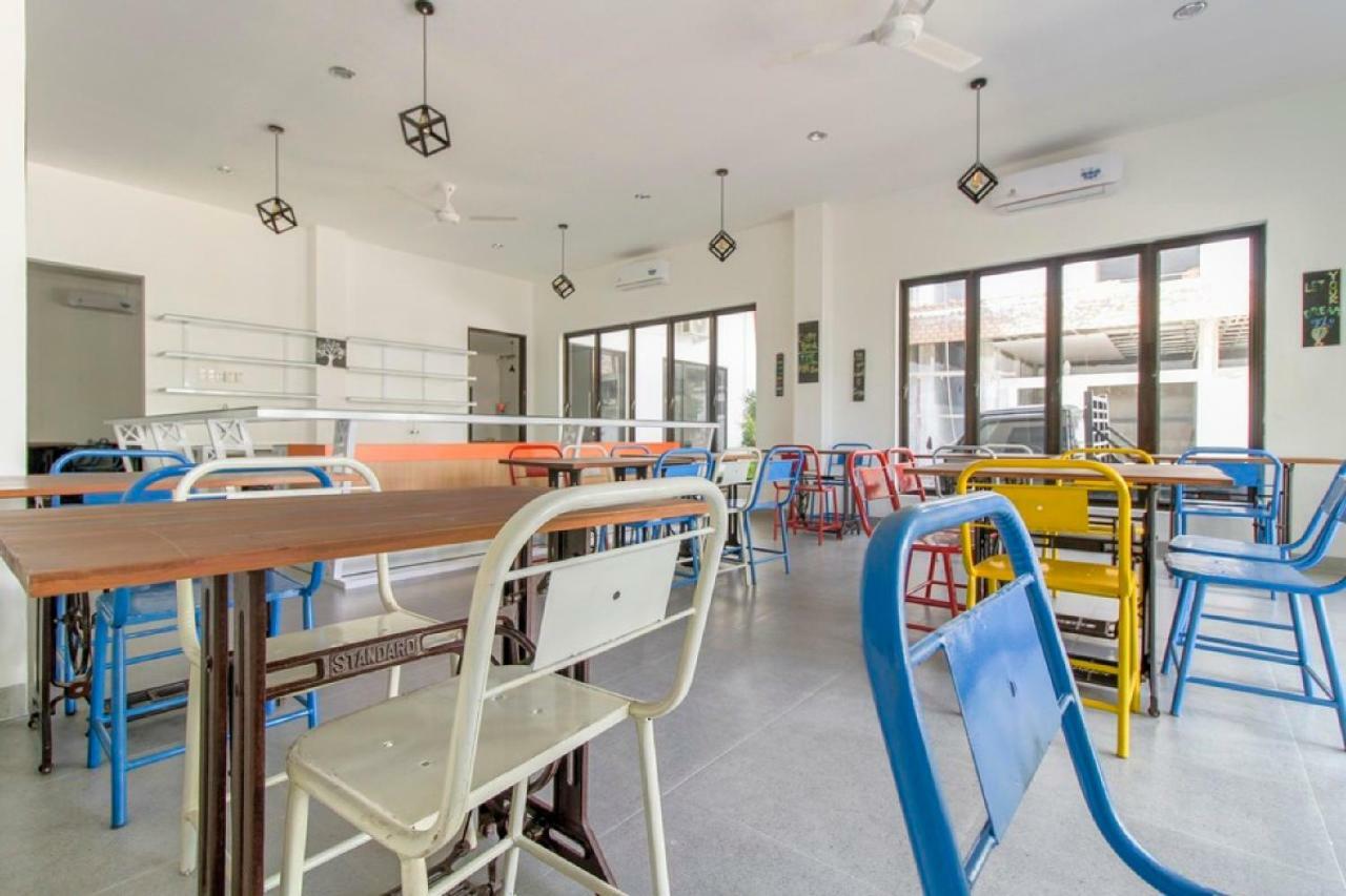 红多兹级酒店-史迪雅布迪 Sunggal 外观 照片